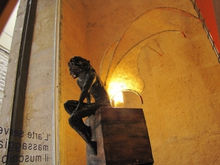 Particolare scultura lampada